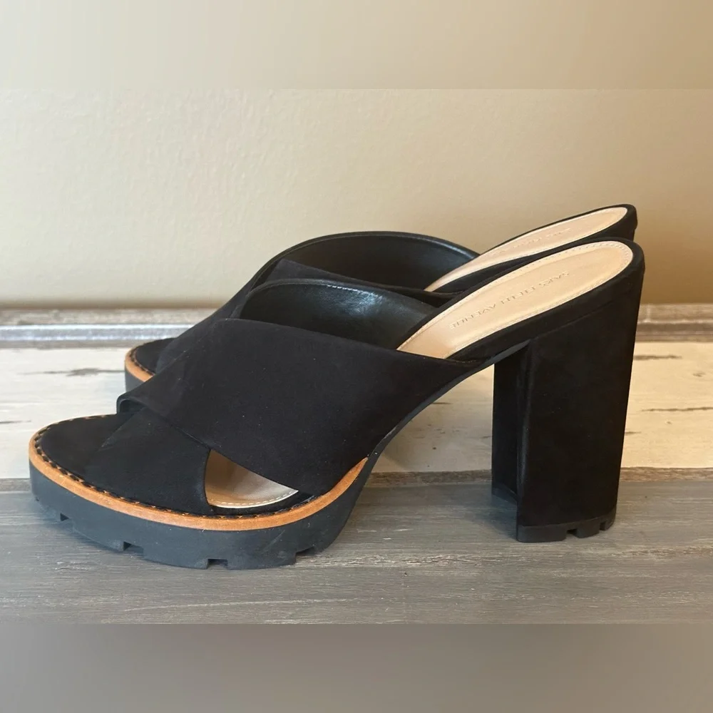 NWOT Saks Fifth Avenue Black Suede Platform‎ Sandal - Size 10